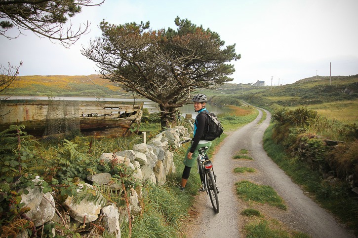 Biking on Cape Clear Island in Ireland I @SatuVW I Destination Unknown